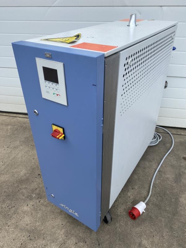 Universal Temperiergerät Oil Advanced mit Elektroheizung und Anschlüssen für Fremdkühlung
