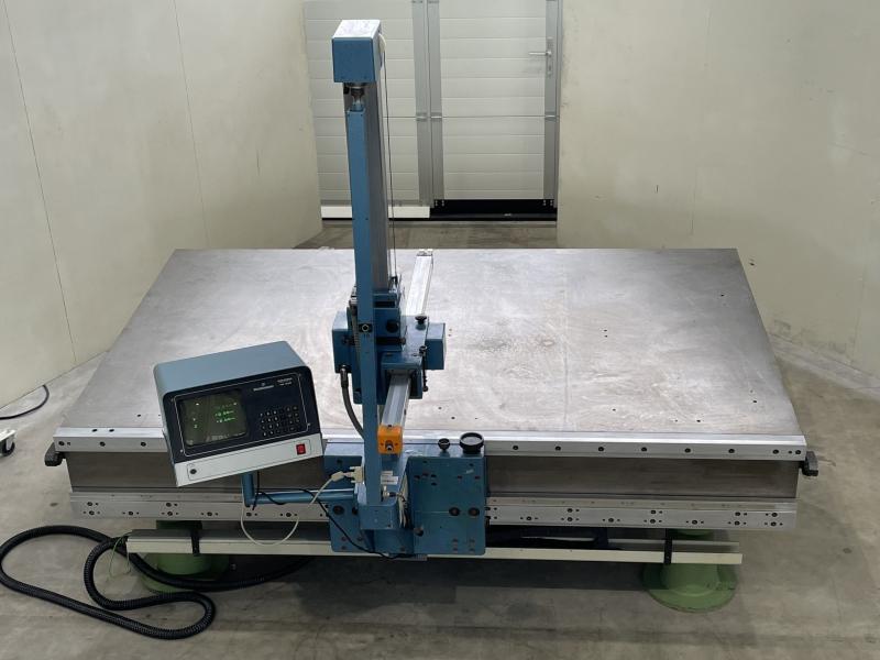 Messmaschine mit handgeführten Messarm Mess- und Anreißplatte Stahlguß-Grauguß stark verrippt