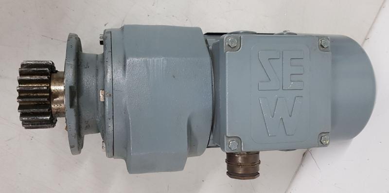 Getriebemotor mit 2 Motordrehzahlen, Polumschaltbar Dahlander 0,2 / 0,28 kW, Drehzahl 57 / 112 U/min