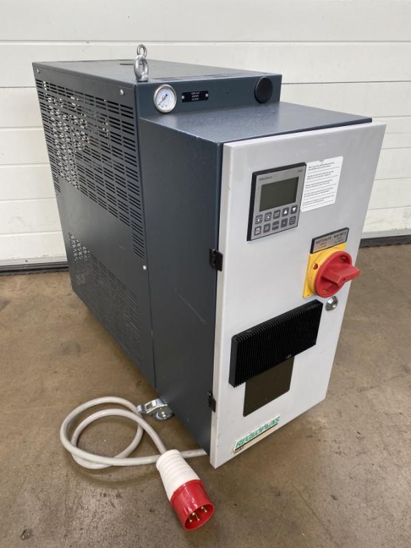 Universal Temperiergerät mit Elektroheizung und Anschlüssen für Fremdkühlung