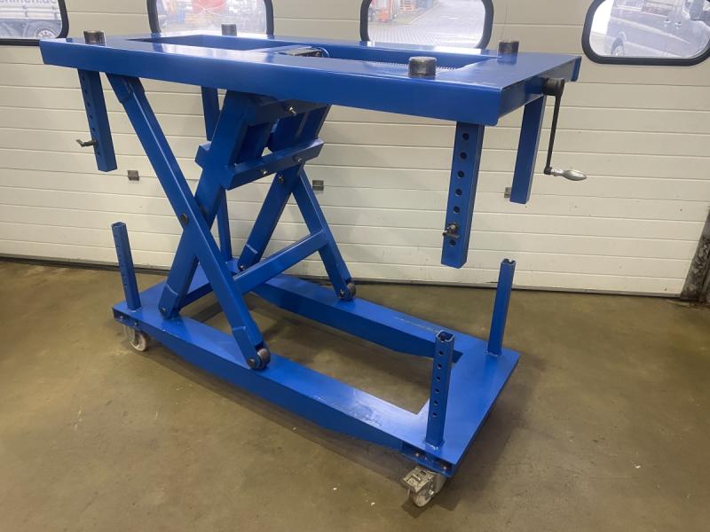 Mechanischer Scherenhubtisch, Idealer Unterbau für 3D Schweißtisch bis 2000 kg