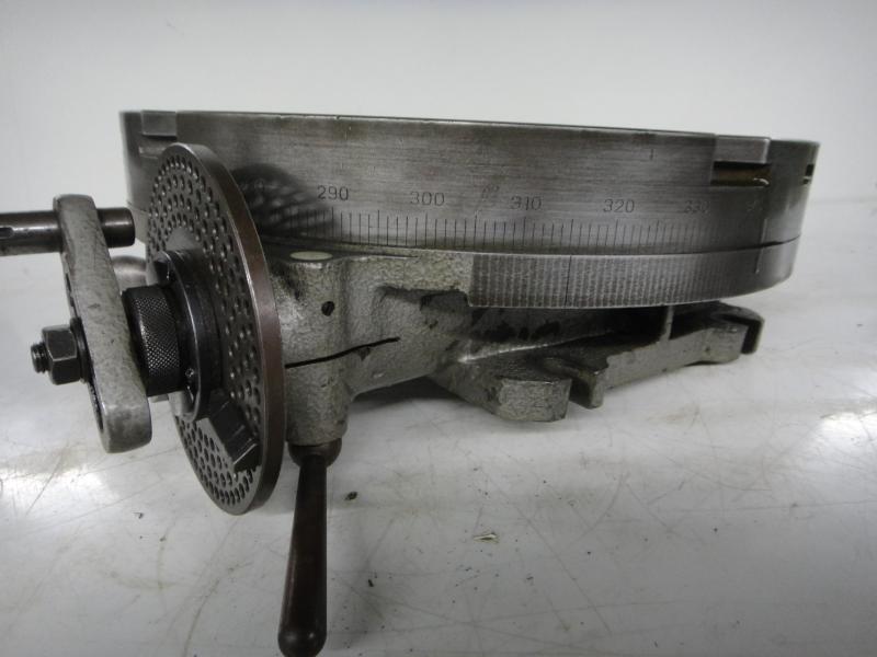 Rundtisch, Rundteiltisch mit Kurbel, Lochscheibe und Schere