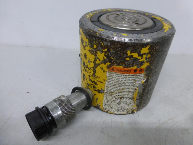 Einfachwirkender Hydraulikzylinder mit Federrückzug, Hydraulikstempel, Hublast: 45 ton.
