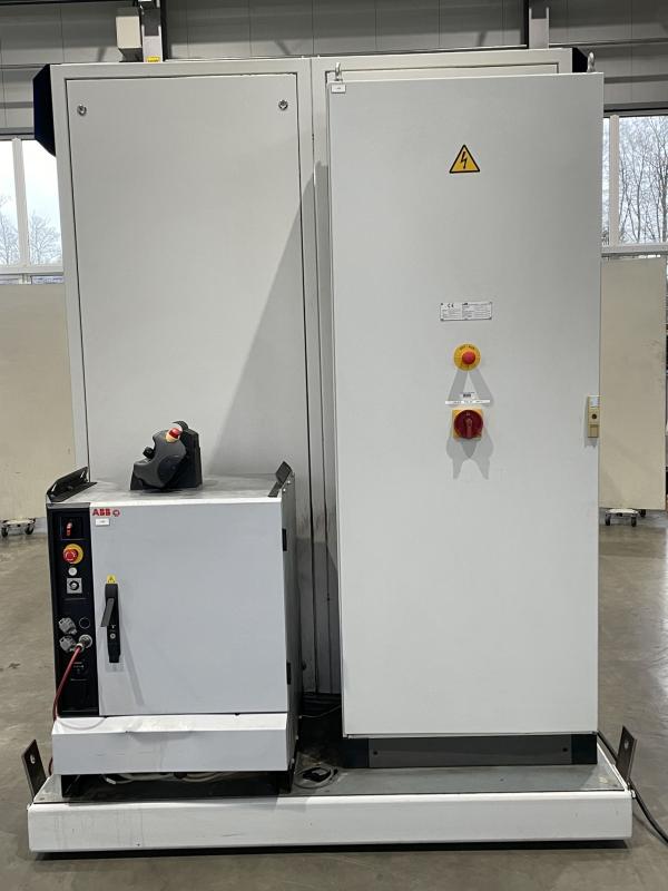 Flexible Fräszelle mit 6-Achsen Industrieroboter, Roboter Fräsanlage mit 2 Arbeitsplätzen