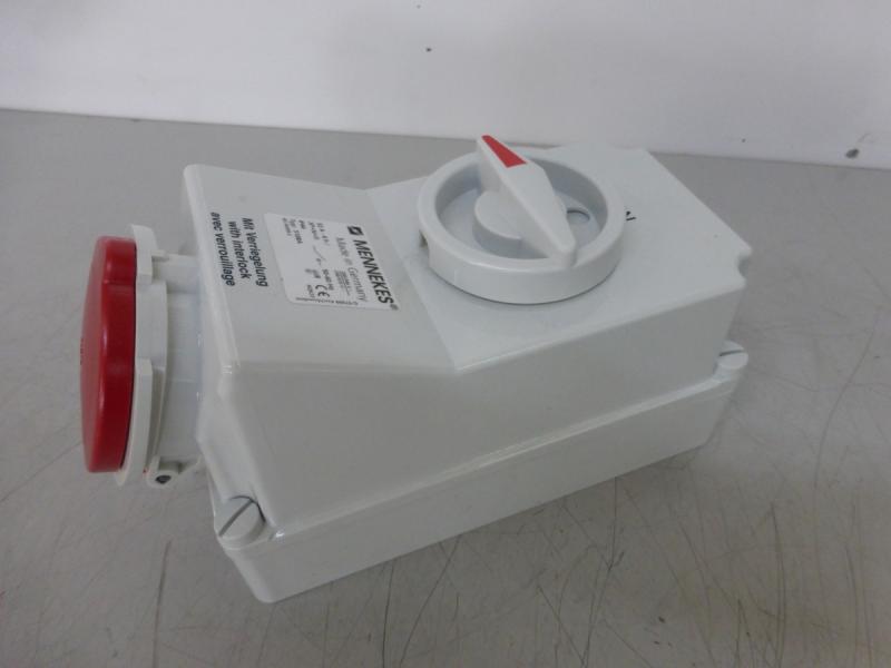 32 Amp. CEE-Wandsteckdose mit Schalter