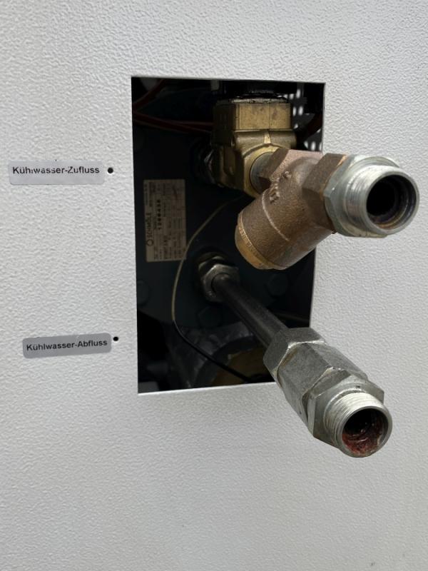 Universal Temperiergerät Oil Advanced mit Elektroheizung und Anschlüssen für Fremdkühlung
