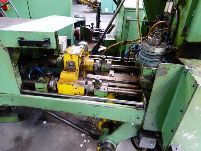 Einständer - Exzenterpresse mit Zangenvorschub