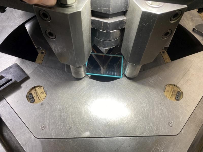 2 Stationen Ausklinkmaschine mit Winkelverstellung + Abkantmaschine, Gesenkbiegepresse