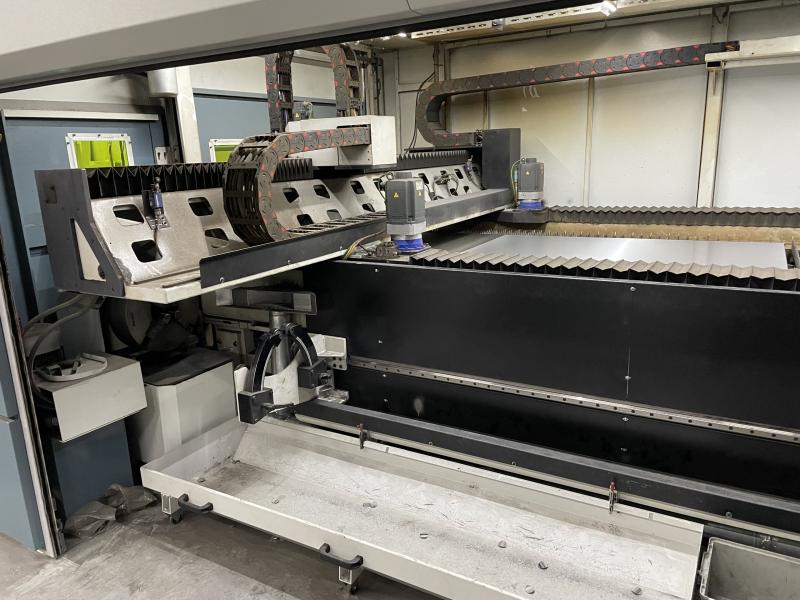 Fiberlaser, Faserlaser-Schneidanlage mit Flachbett- und Rohrlaser