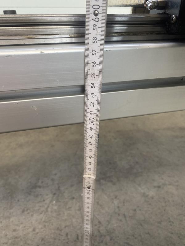 Verstelleinheit mit 2 Stück Verstelltischen mit Handkurbelverstellung - aus ALU-Systemprofil