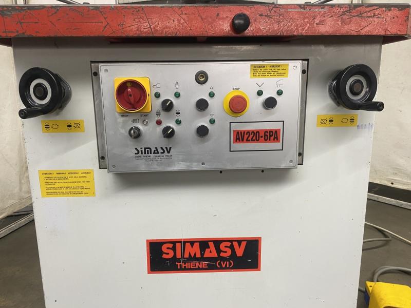 Hydr. Ausklinkmaschine mit Winkelverstellung