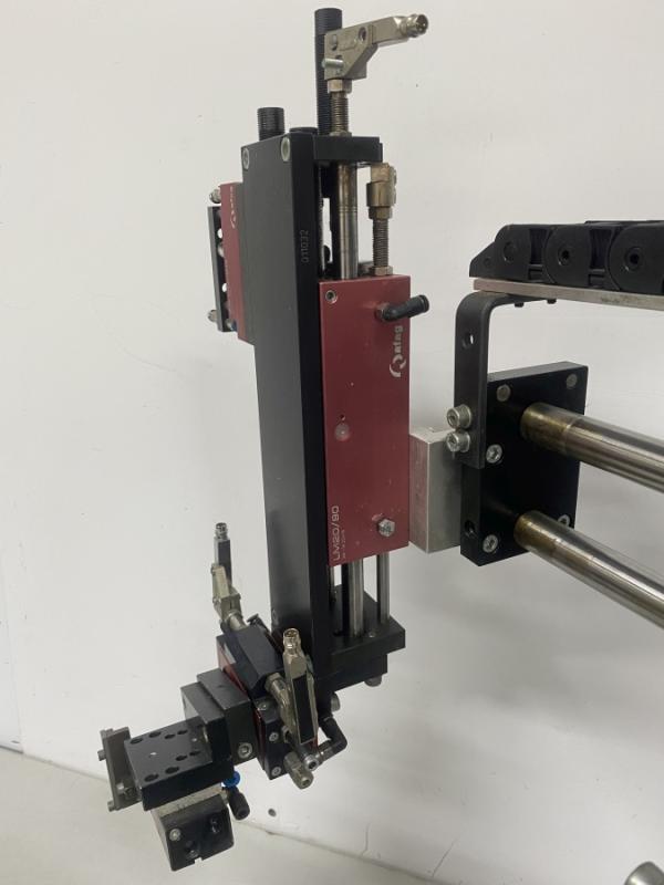 Pneumatischer Pick & Place Manipulator, Ladeeinheit wie Scara Roboter mit Parallel-Greifer