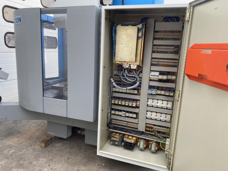 4-Achsen CNC Bohr- und Fräsmaschine, Überholt in 2020 mit Teilapparat als Rundachse