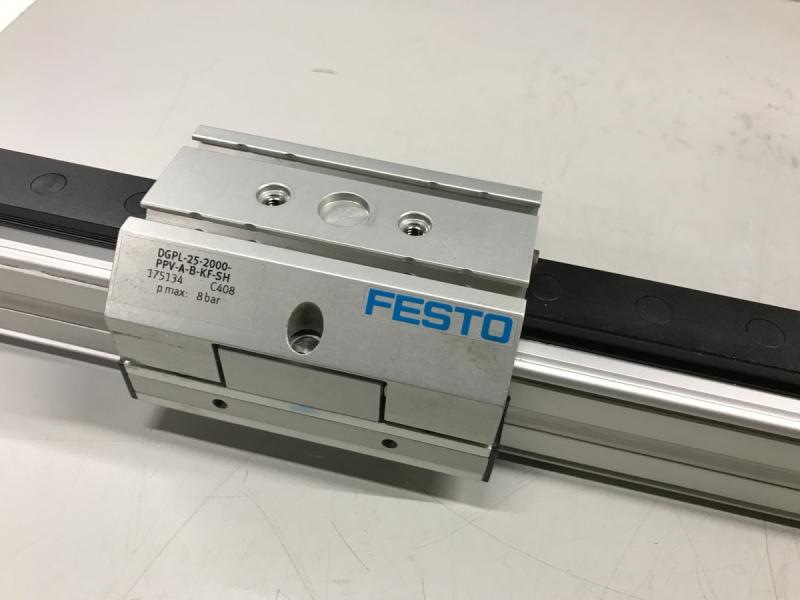 Linearantrieb, kolbenstangenloser Pneumatikzylinder