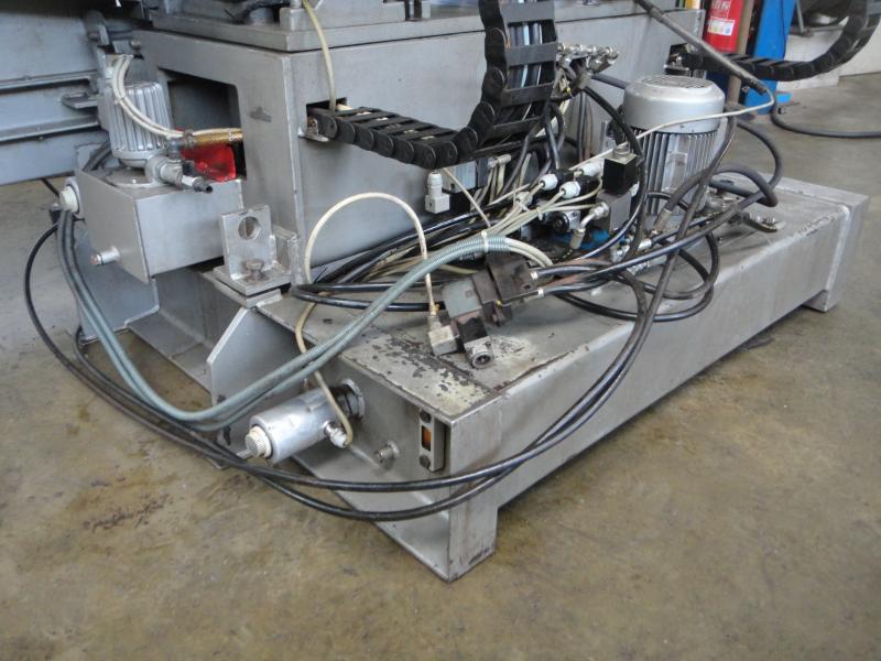 Säulengeführter Bandsäge Halbautomat bis Ø 380 mm mit Bündelspanneinrichtung und Materialanschlag