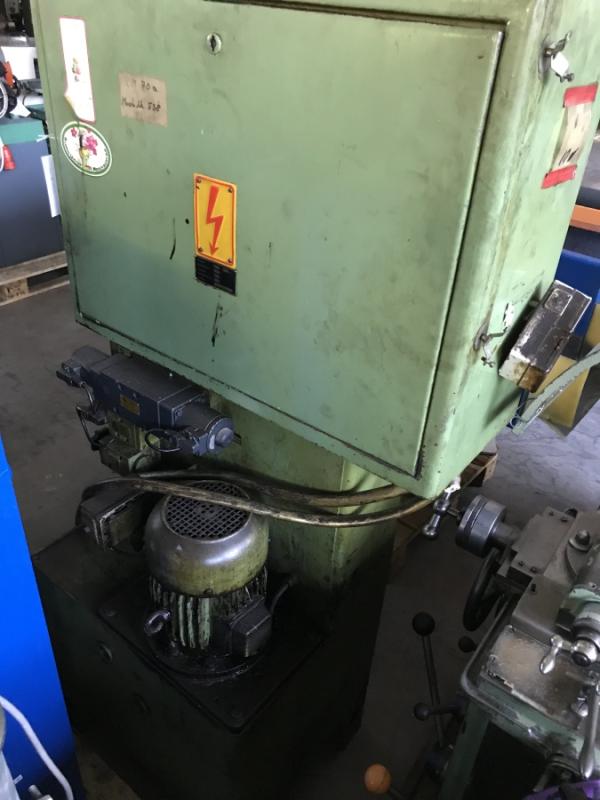 Hydraulikaggregat mit Hydraulikpumpe, Hydraulik Aggregat von einer Gewinderollmaschine, Kaltwalzmaschine, Gewindewalzmaschine Hydraulikaggregat mit Hydraulikpumpe, Hydraulik Aggregat von einer Gewinderollmaschine, Kaltwalzmaschine, Gewindewalzmaschine