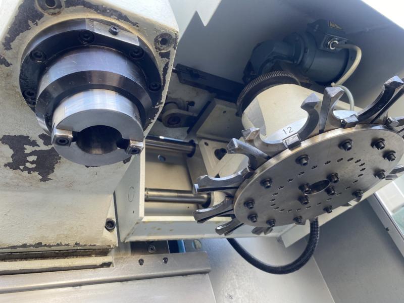 4-Achsen CNC Bohr- und Fräsmaschine, Überholt in 2020 mit Teilapparat als Rundachse