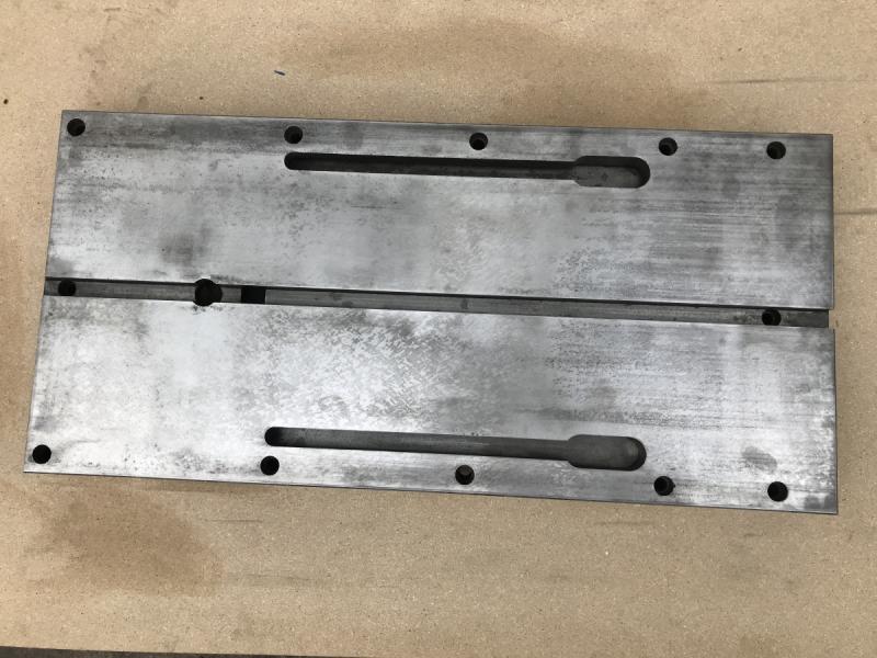 Aufspannplatte mit T-Nuten aus Stahlguß-Grauguß Aufspannplatte mit T-Nuten aus Stahlguß-Grauguß