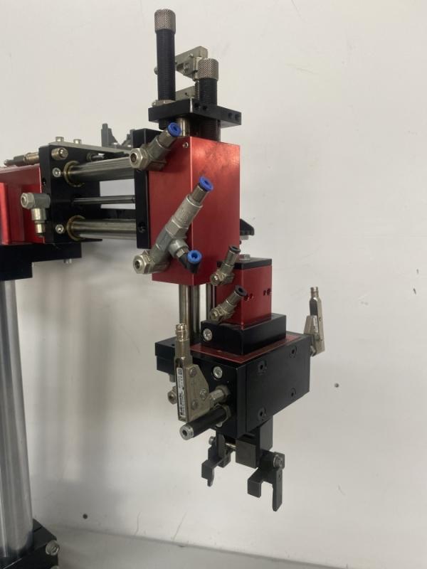 Pneumatischer Pick & Place Manipulator, Ladeeinheit wie Scara Roboter mit Parallel-Greifer