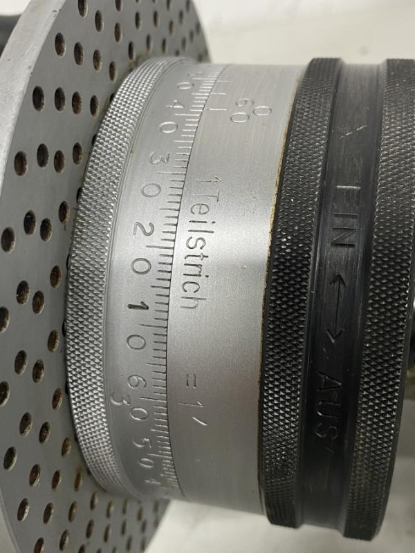 Rundtisch, Rundteiltisch mit Kurbel und Lochscheibe