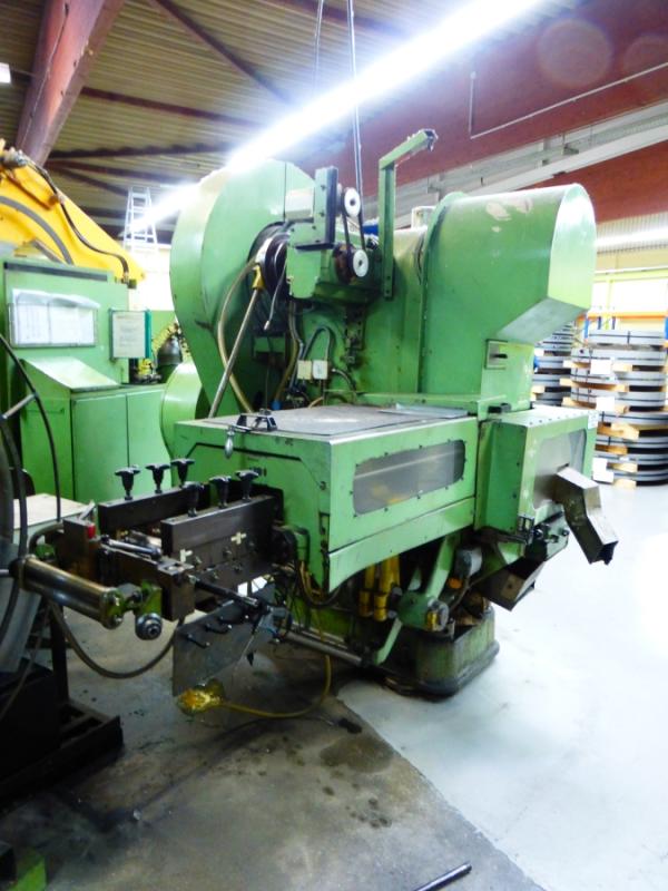 Einständer - Exzenterpresse mit Zangenvorschub