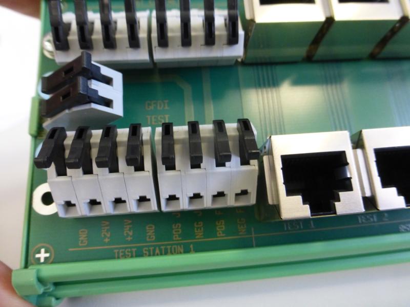 Equinox Device Server, Patch Panel für Hutschienenmontage, Seriell auf Ethernet Device Server