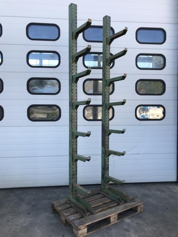 Einseitiges Kragarmregal für Stangenware