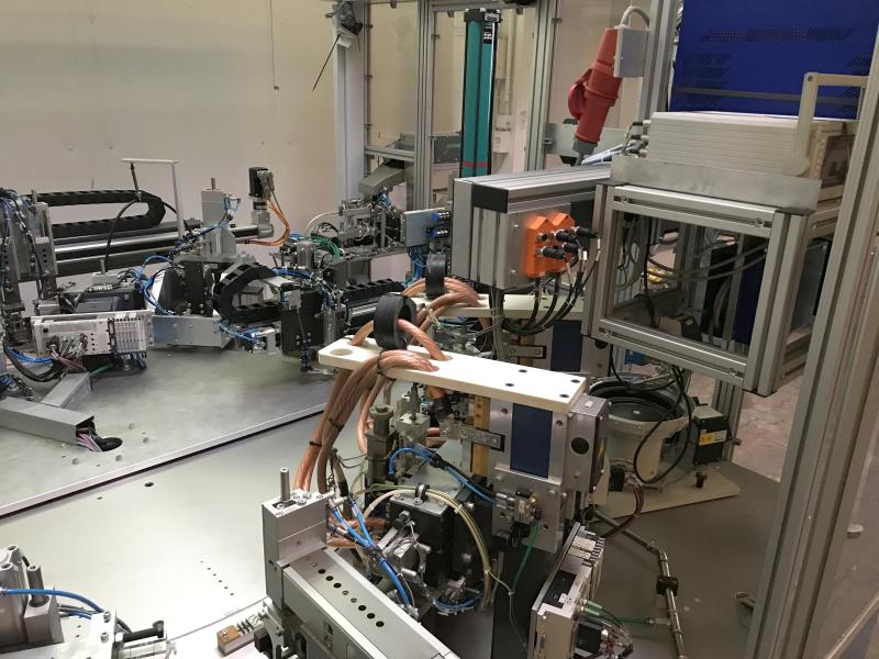 Rundtaktautomat Sondermaschine mit Hydraulikpresse TOX + Rundschalttisch, Rundtakttisch WEISS Rundtaktautomat Sondermaschine mit Hydraulikpresse TOX + Rundschalttisch, Rundtakttisch WEISS