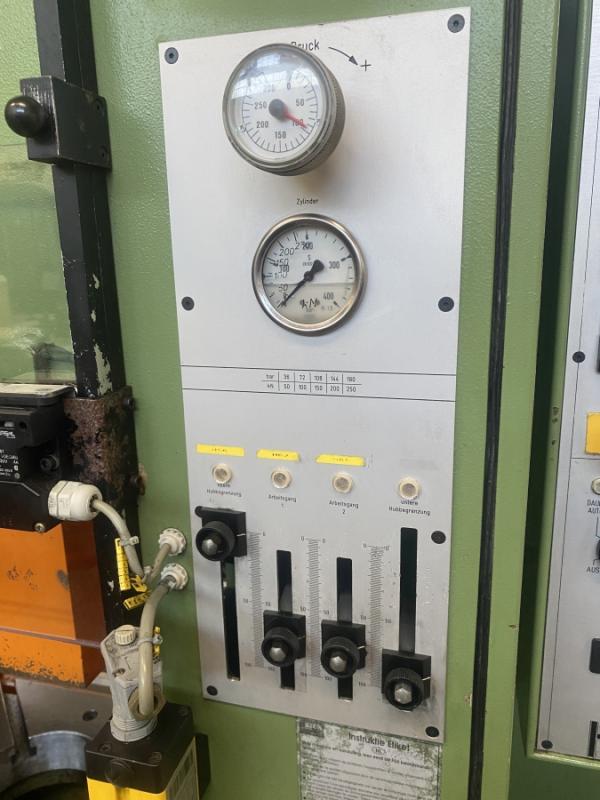 Doppelständer - Hydraulikpresse mit verstellbaren Festanschlag