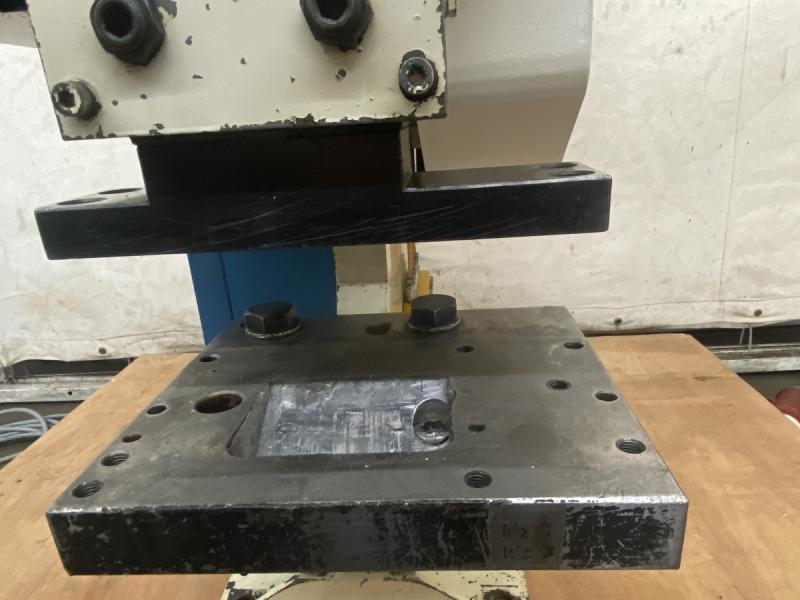 Lochstanze, Exzenterstanze