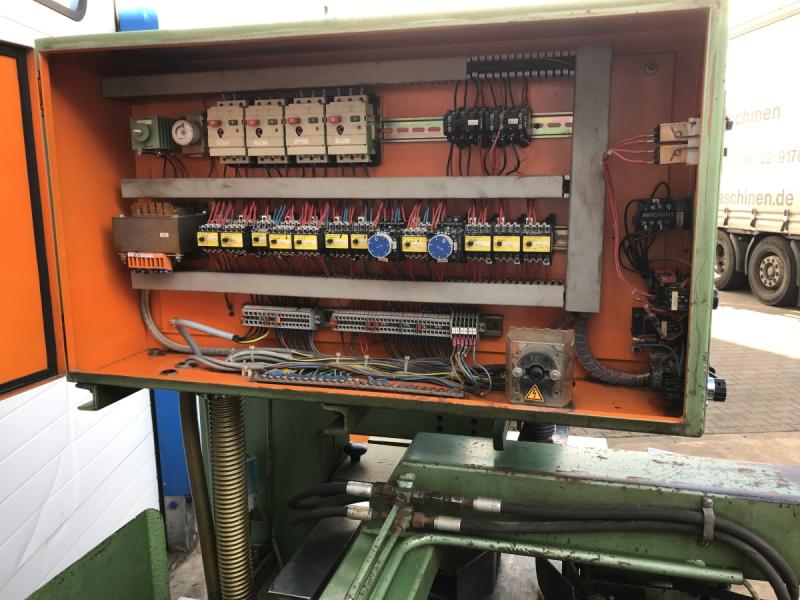 Gehrungs Kaltkreissägeautomat, Sägeautomat mit Materialvorschub