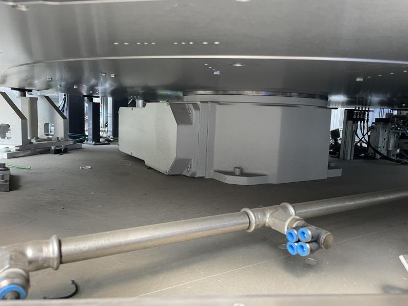 Rundtaktautomat + Hydraulikpresse TOX + Rundschalttisch, Rundtakttisch mit 16 Stationen