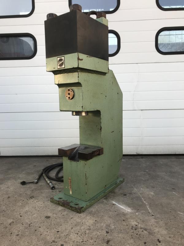 Einständer Hydraulik Presse, Richtpresse, Hydr. Stanzbügel Pressengestell mit Hydraulikzylinder