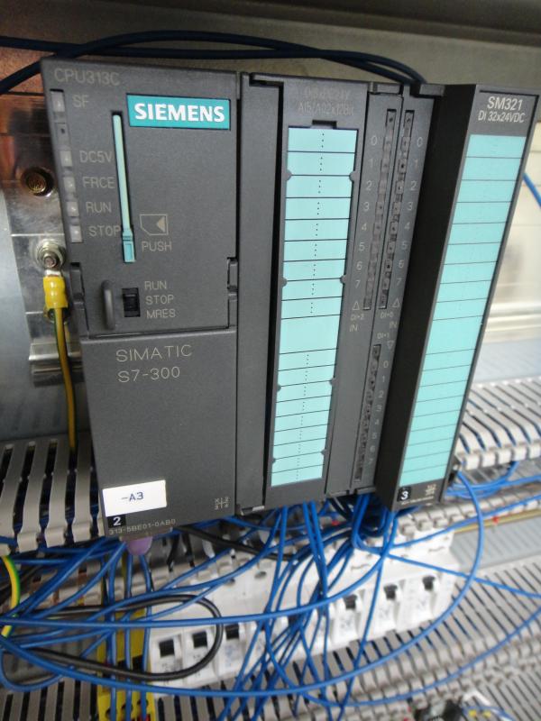 Schaltschrank, Steuerschrank mit elektrischen Bauteilen, SIEMENS Simatic OP7