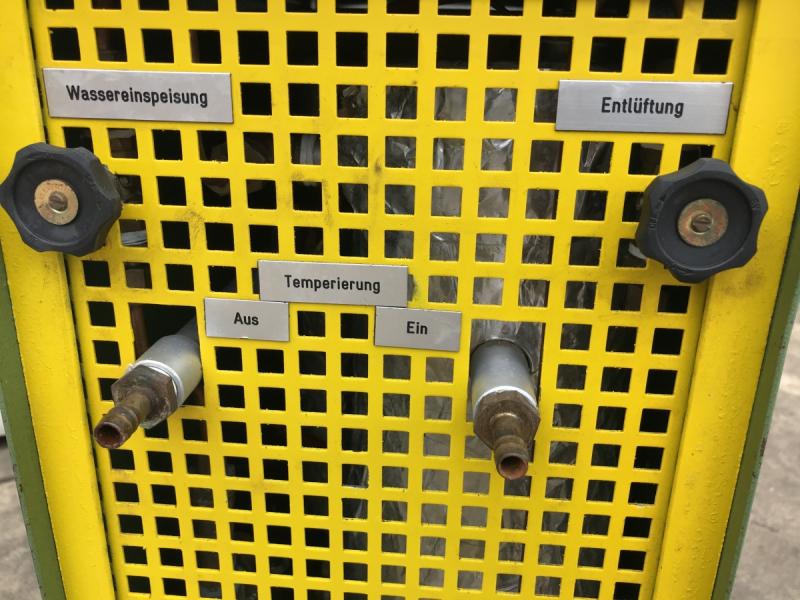 Universal Temperiergerät mit Elektroheizung und Anschlüssen für Fremdkühlung