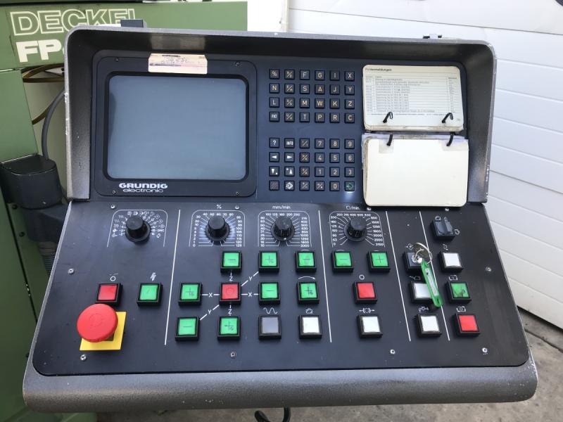 CNC Univ. Werkzeugfräsmaschine mit Steuerung GRUNDIG Contur 3 - DEFEKT