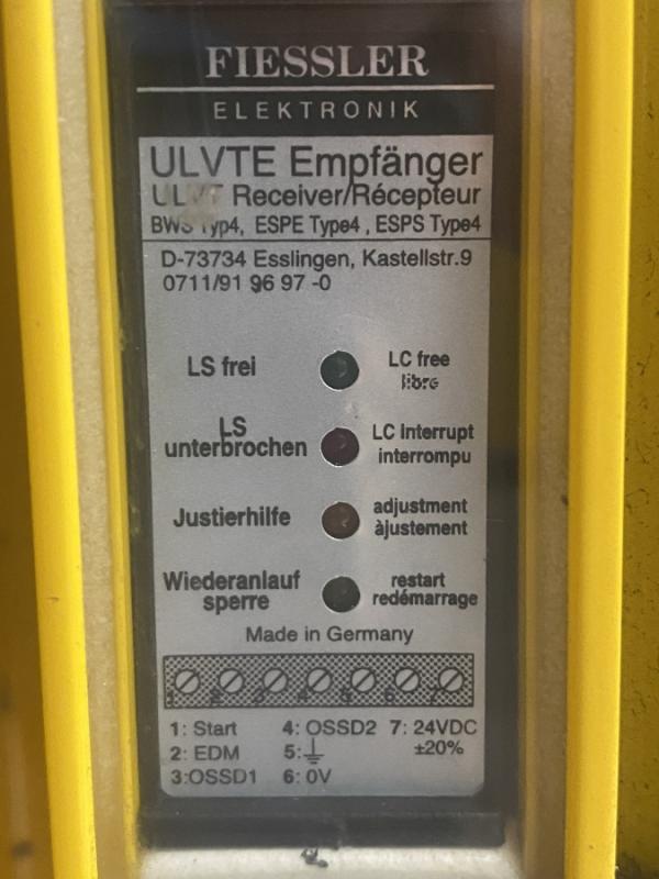 Mehrstrahl- Sicherheits- Lichtschranke, 1 Sender + 1 Empfänger + 2 Reflektoren