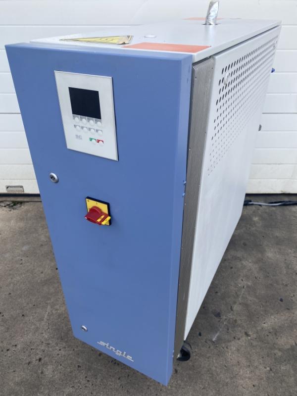 Universal Temperiergerät Oil Advanced mit Elektroheizung und Anschlüssen für Fremdkühlung
