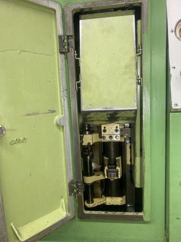 Hydraulische Nutenziehmaschine