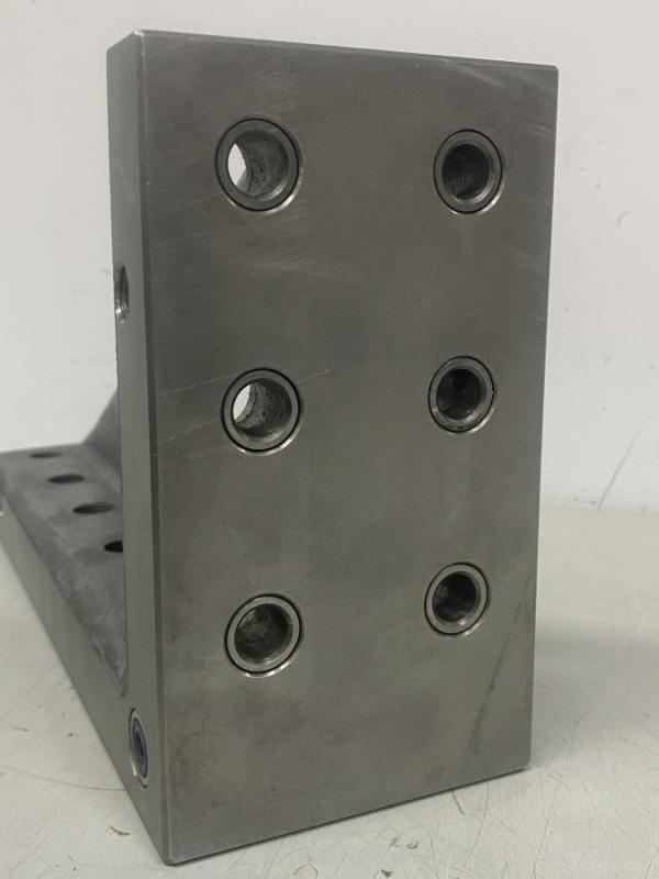 Aufspannwinkel, Winkeltisch mit Rasterbohrungen und Gewindeeinsätzen Spannturm, Präzisionswinkel