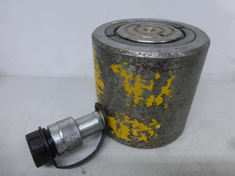 Einfachwirkender Hydraulikzylinder mit Federrückzug, Hydraulikstempel, Hublast: 45 ton.