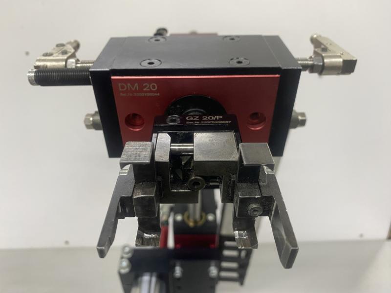 Pneumatischer Pick & Place Manipulator, Ladeeinheit wie Scara Roboter mit Parallel-Greifer