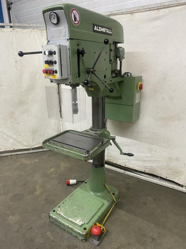 Säulenbohrmaschine