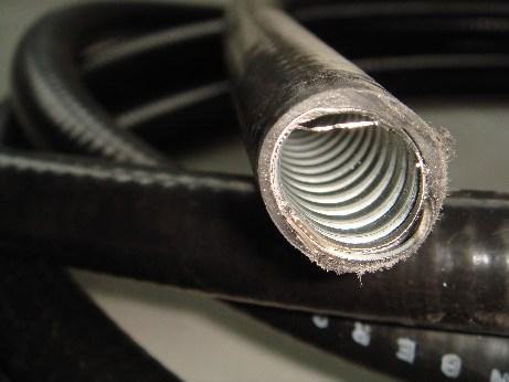 Metall-Kabelschutzschlauch mit PVC Ummantelung, 6,9 Meter Metallschutzschlauch mit PVC Mantel