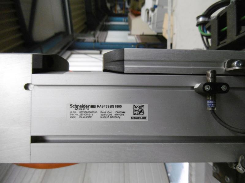 Lineareinheit, Linearachse, Portalachse mit Servoantrieb, Synchronservomotor, Elektroschlitten,  Beladeeinheit, Linearführung mit Servomotor und Pneumatikgreifer