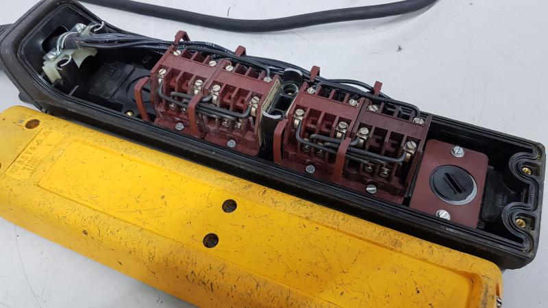 Bedienflasche, Steuerschalter für DEMAG Hubwerk (Kettenzug), Hängetaster, Kranflasche, Kransteuerung