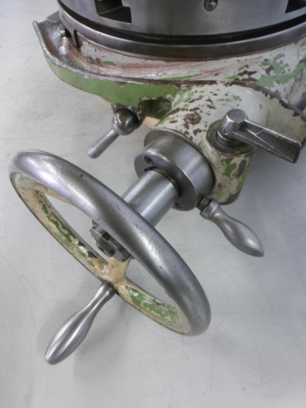 Rundteiltisch mit Kurbel und Skala am Rundtisch zum direkten Teilen