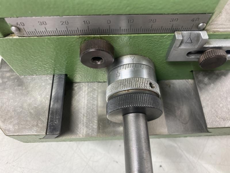 Kreuztisch mit Handrädern - Stempelfräseinrichtung