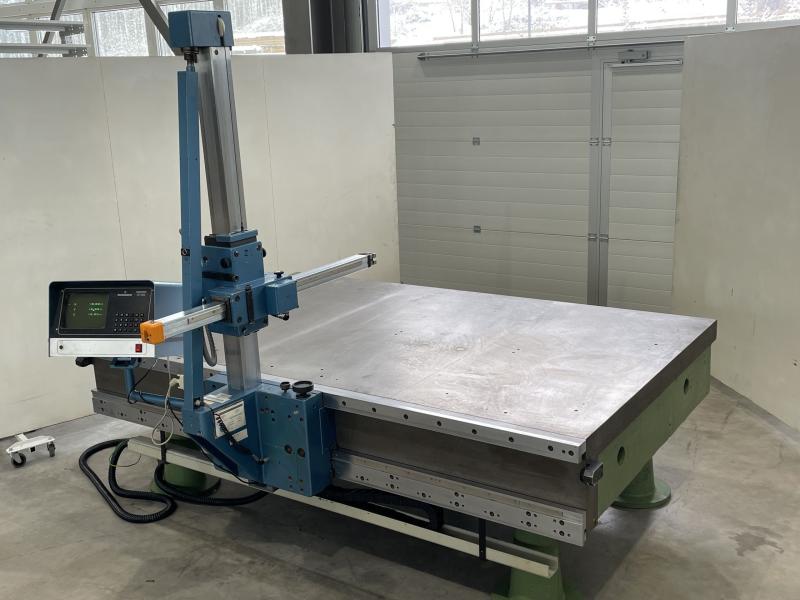 Messmaschine mit handgeführten Messarm Mess- und Anreißplatte Stahlguß-Grauguß stark verrippt