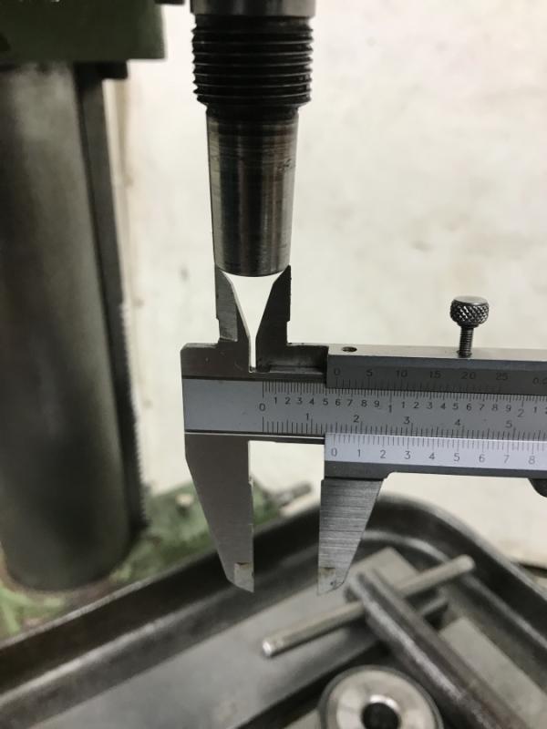 Innengewindeschneidmaschine, Gewindeschneidmaschine mit Leitpatrone